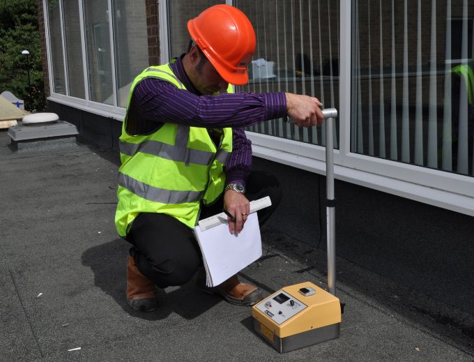 Decarbonising Badly Insulated Buildings